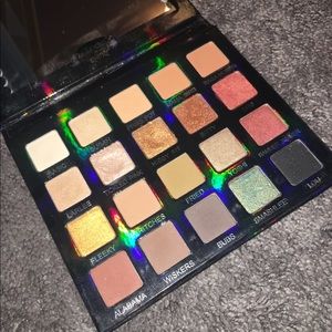 VIOLET VOSS x LAURA LEE Pro Eye Shadow Palette